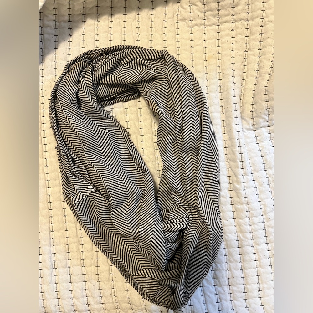 Black and White Chevron Scarf